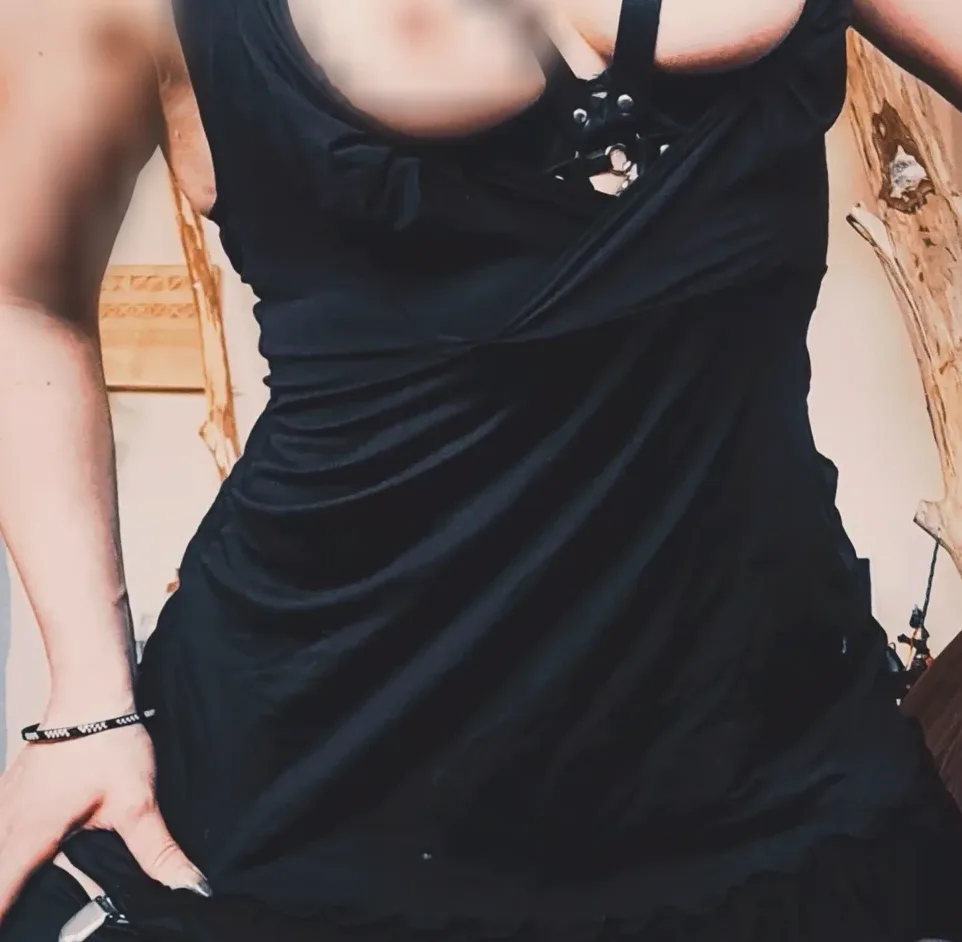 Alexandra, 36