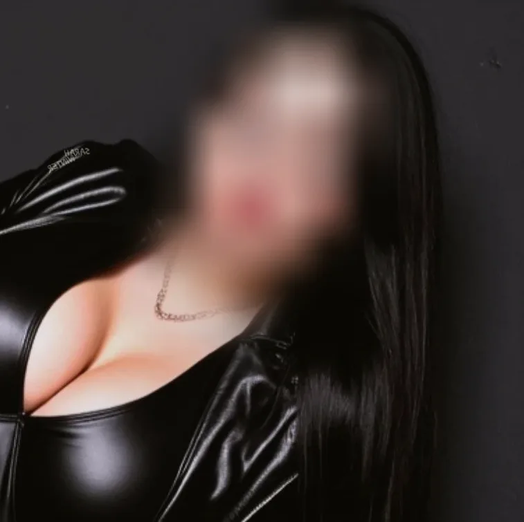 Bettina, 37