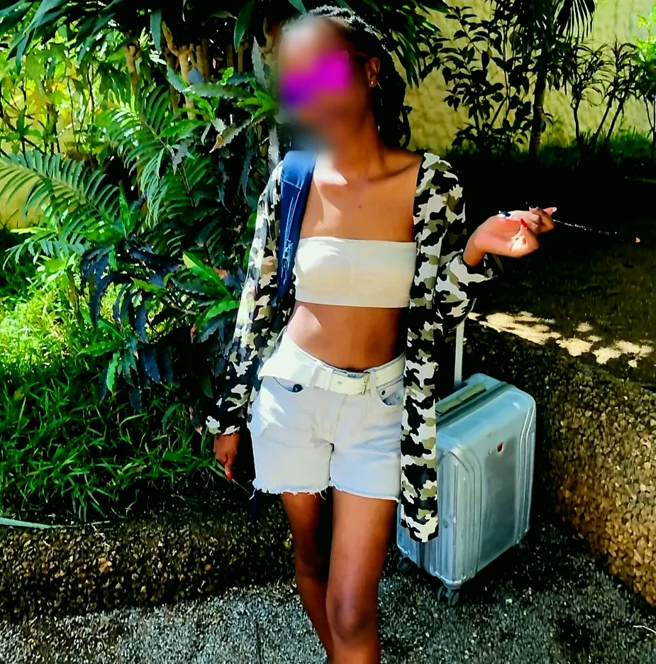 Daniela, 21