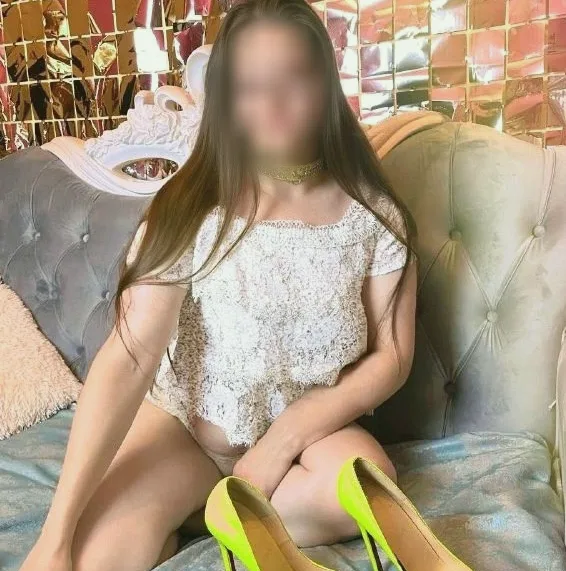 Pia, 28